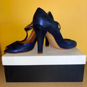 Marc Jacob’s Navy Heels size 9
